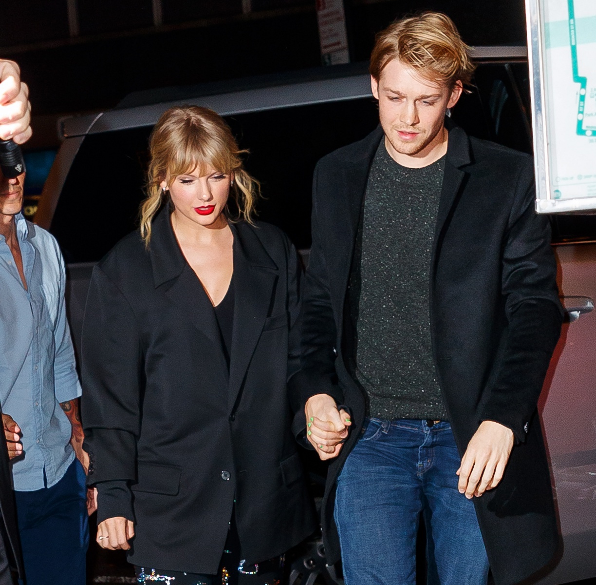 Joe Alwyn Rocks All Blue in 1st Sighting Since Taylor Swift Engagement News