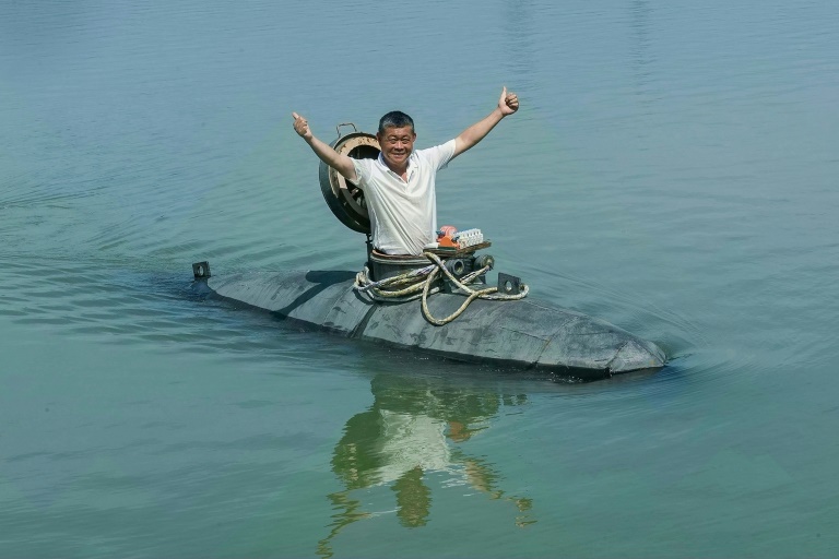 Chinese farmer makes splash with homemade submarine