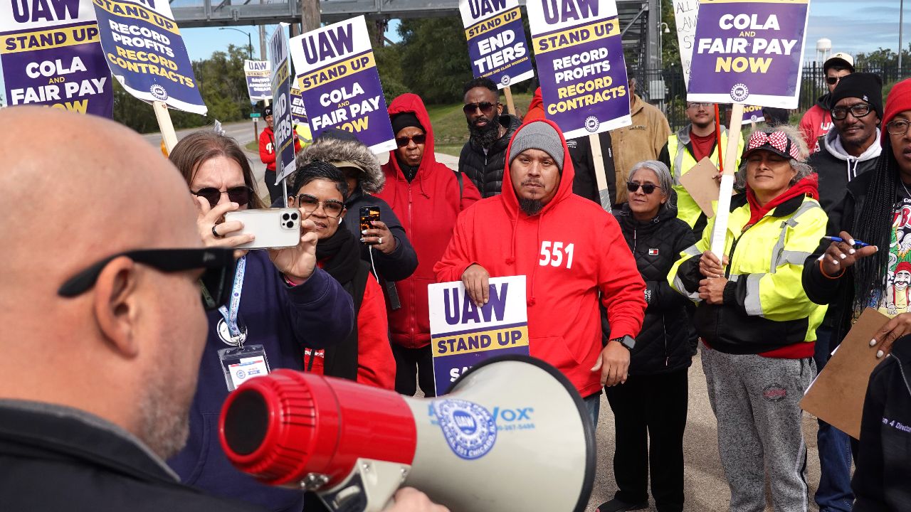 Striking workers could lose unemployment benefits in blue states under GOP proposal