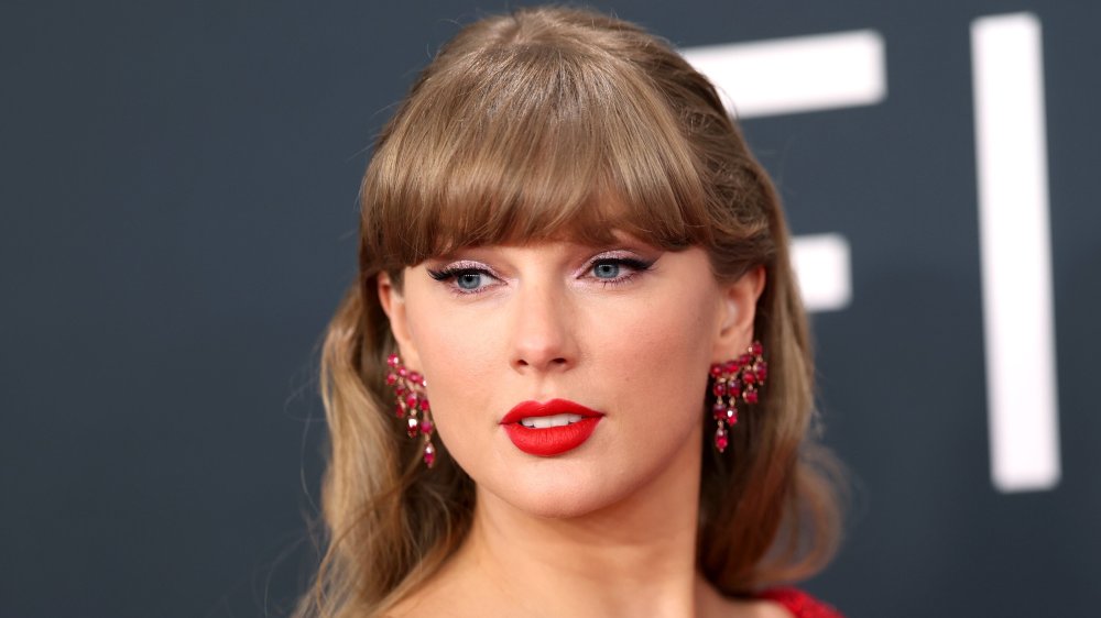Taylor Swift Wore These Exact Earrings and Rings — You Can, Too