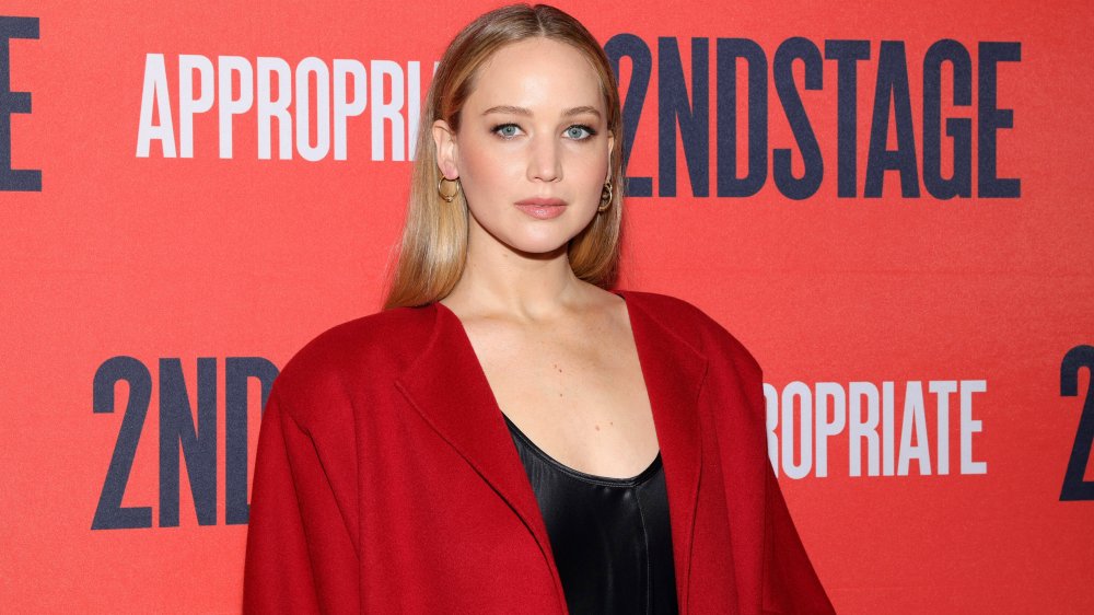Jennifer Lawrence Just Convinced Us to Add These Versatile $23 Slippers to Our Cart